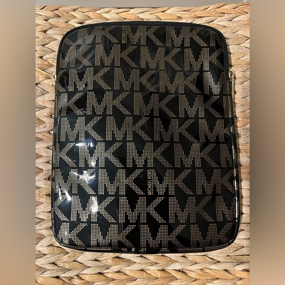 MICHAEL KORS IPAD SLEEVE - Picture 2 of 6